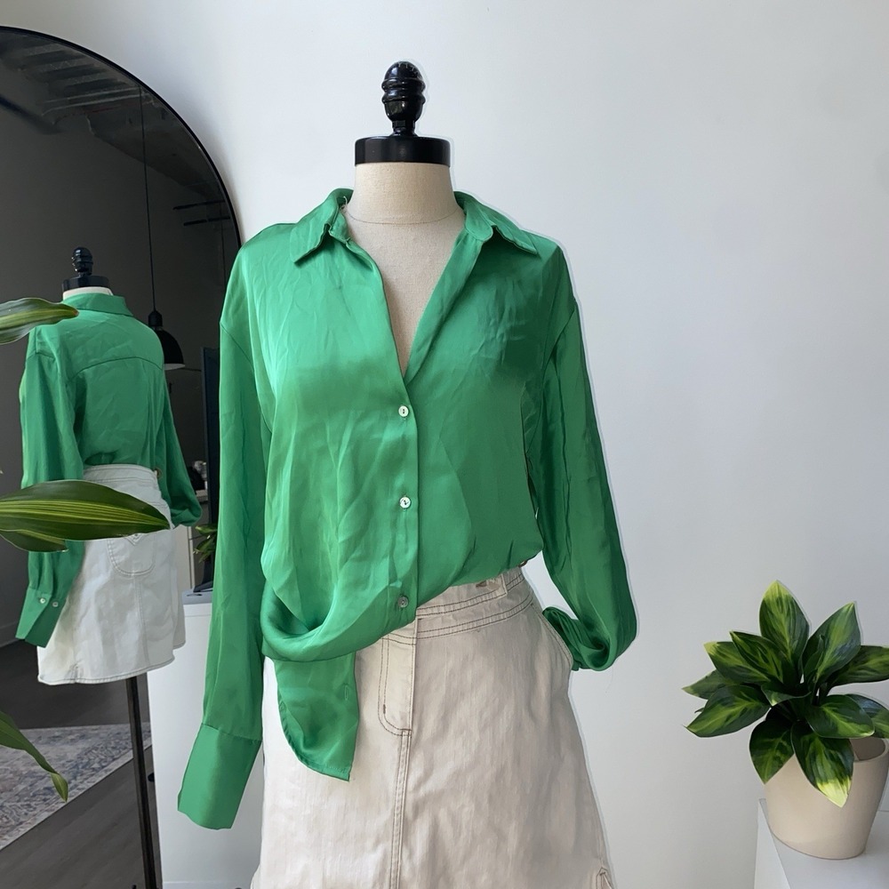 Zara Green Satin Effects Button Up Long Sleeve Blouse Women's Size‎ XS Casual